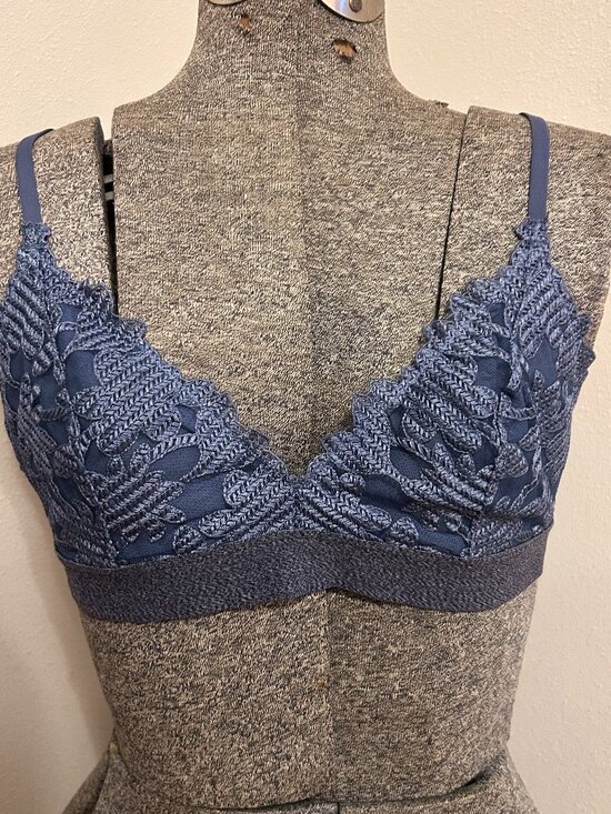 Aerie Bralette, size medium - Picture 1 of 3